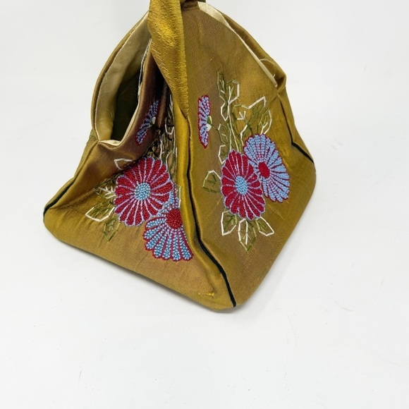 Vintage Green Satin Embroidered Asian Theme Triangle 3D Purse Bag Satchel Lined - Picture 5 of 7